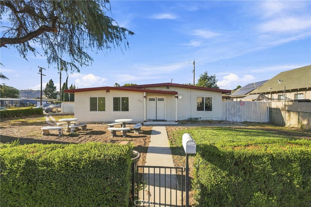 2065 W Orange Grove