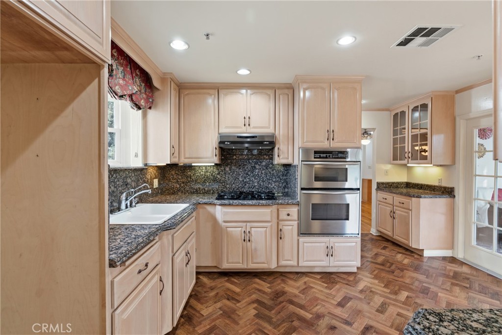 1820 Edgewood Drive
