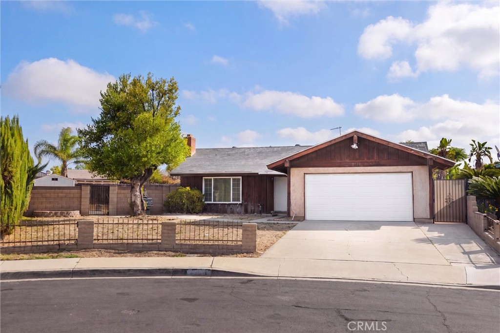 2701 S Whispering Lakes Court