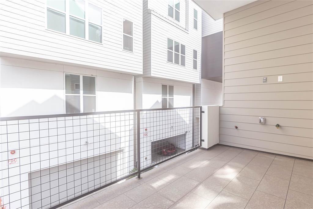 5868 E Post Oak Lane