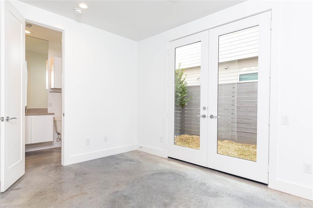 5868 E Post Oak Lane