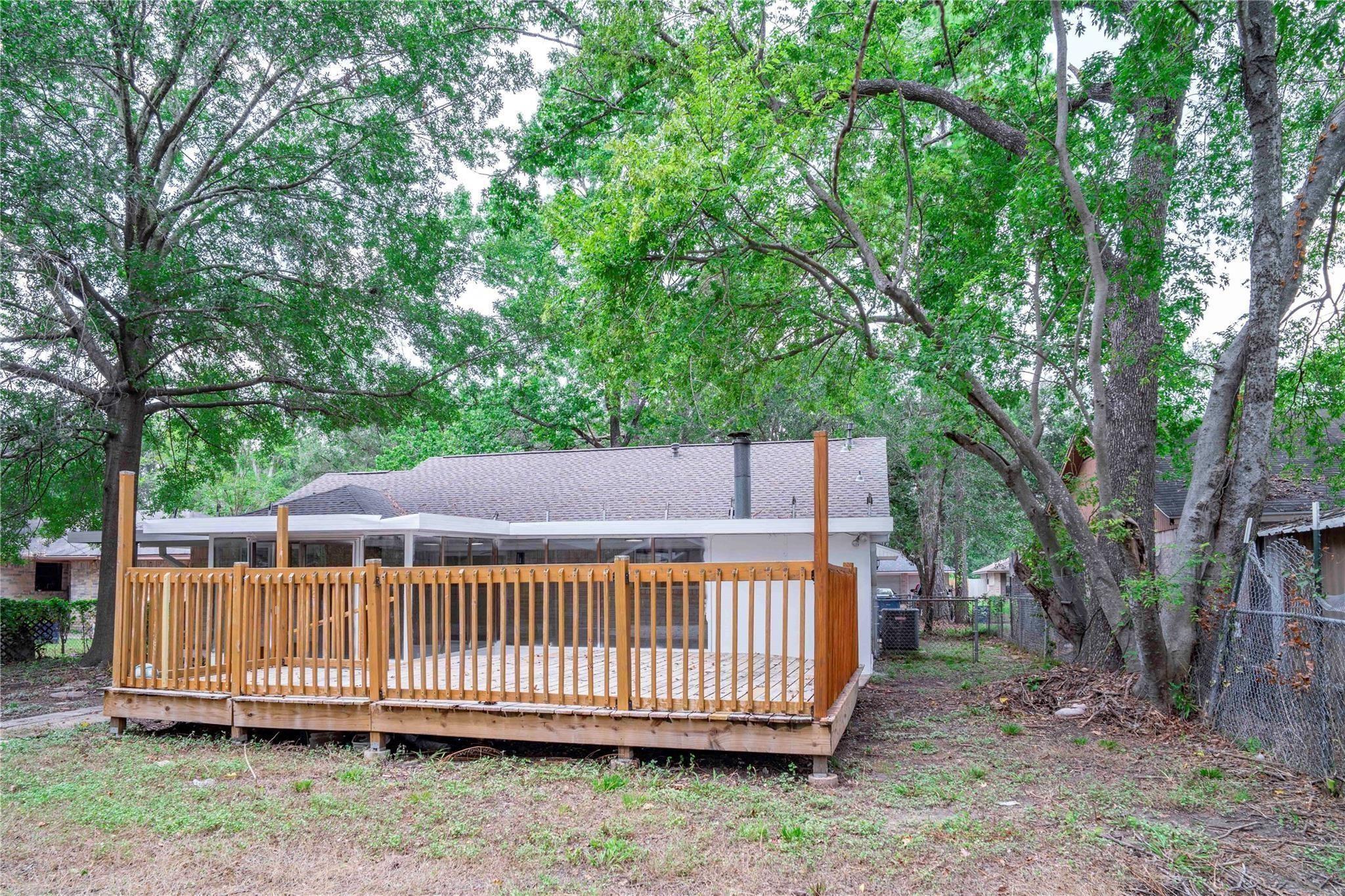 9214 Woodland Oaks Drive