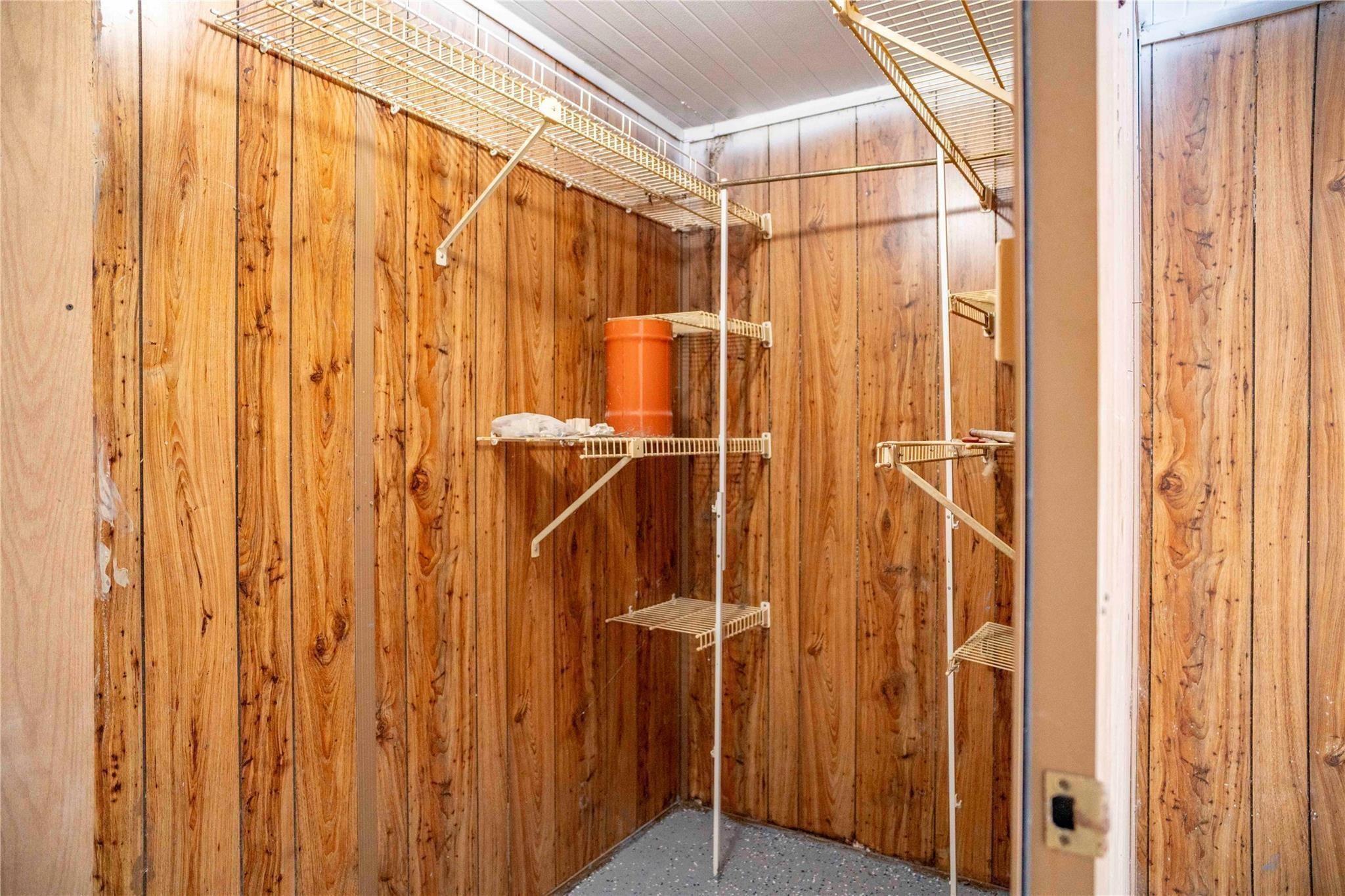 9214 Woodland Oaks Drive