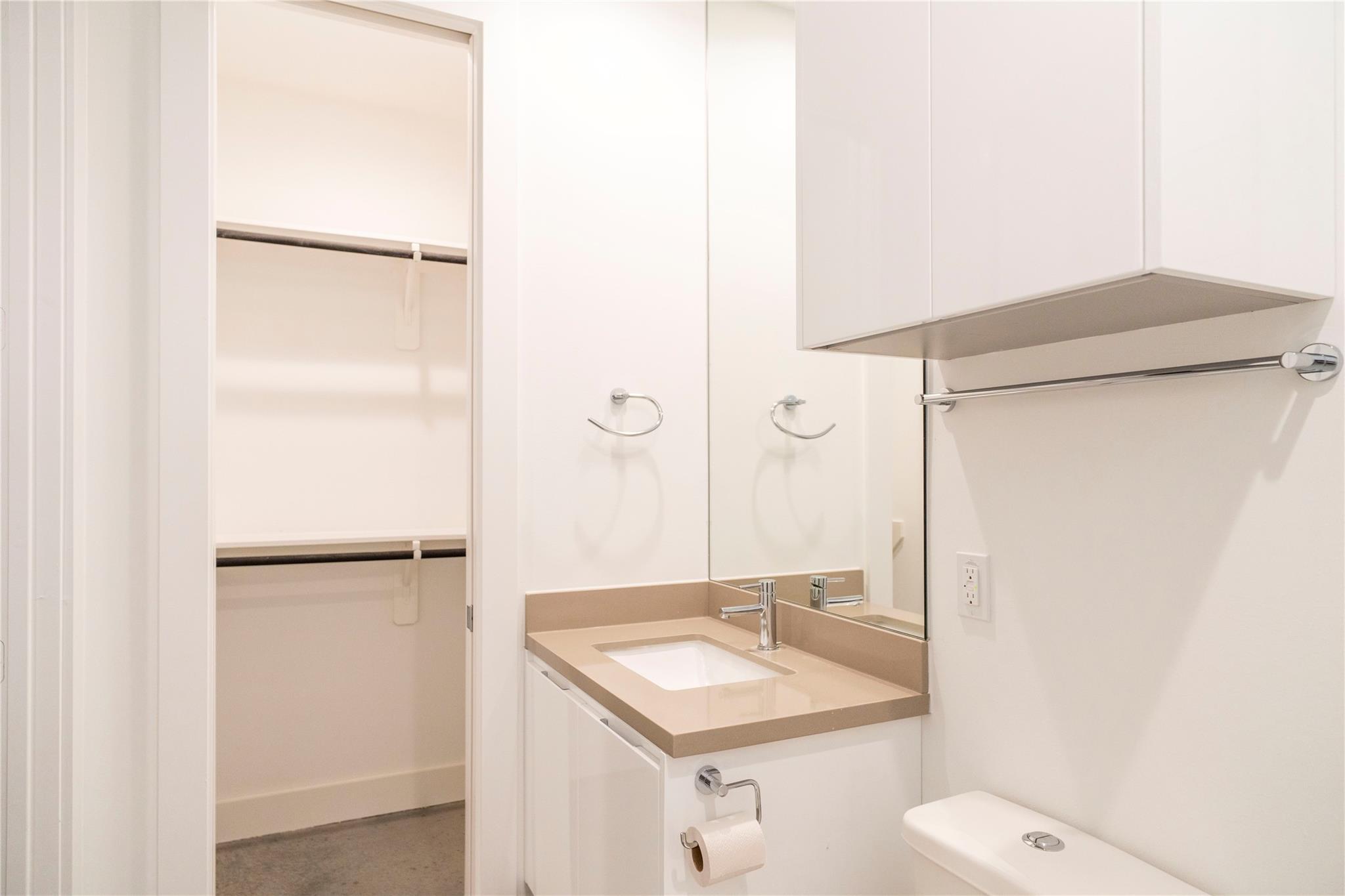 5869 E Post Oak Lane, Houston