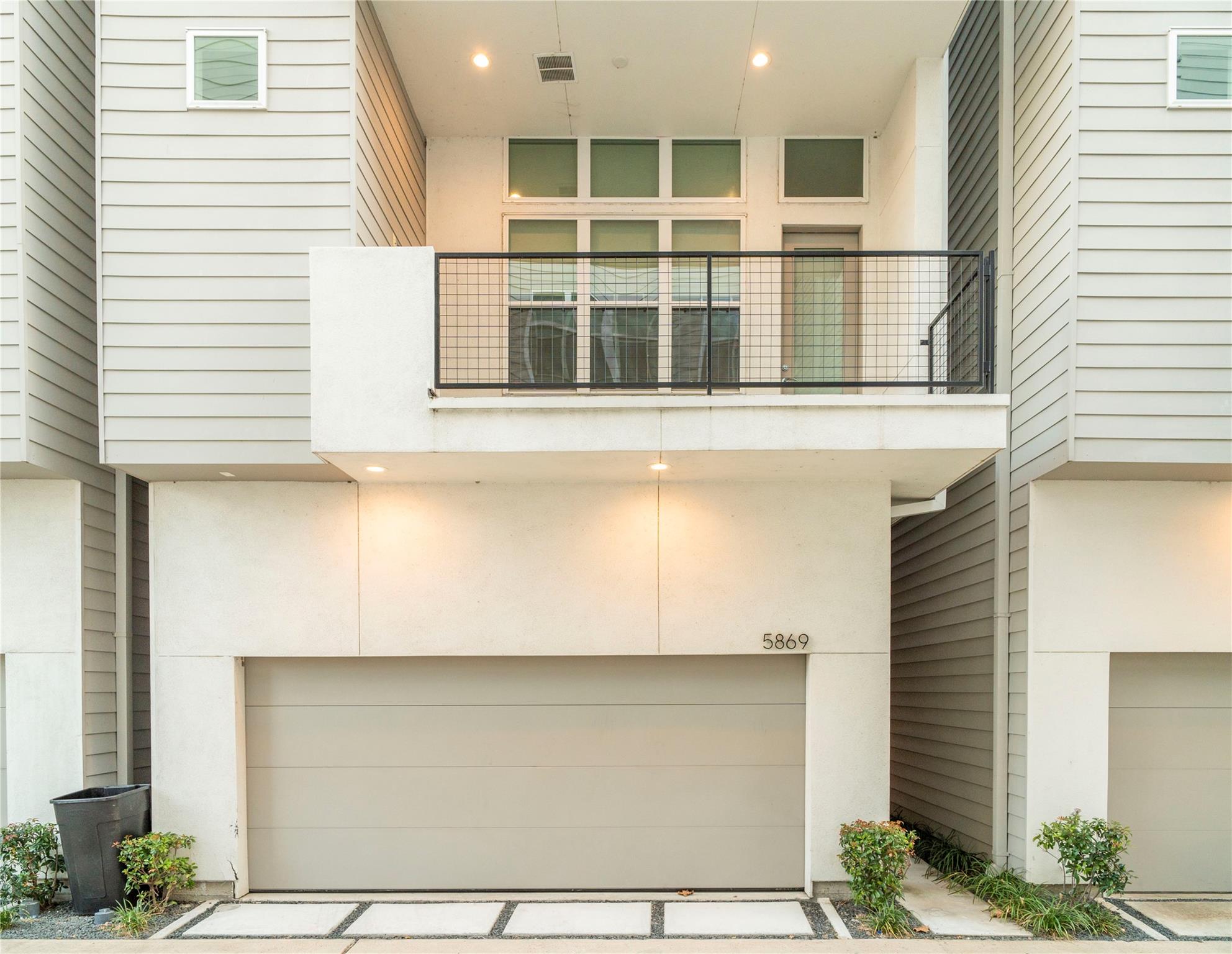 5869 E Post Oak Lane, Houston