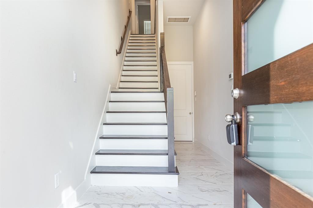 5836 E Post Oak Lane