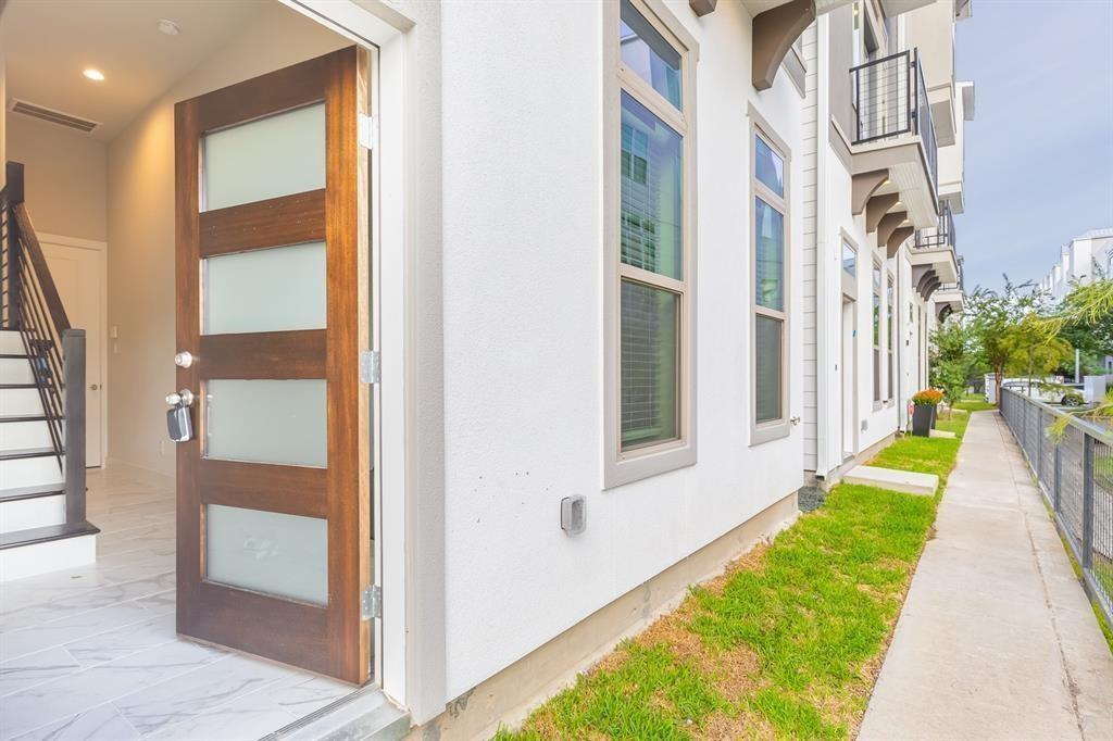 5836 E Post Oak Lane