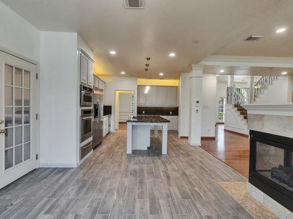 1915 Hollys Way