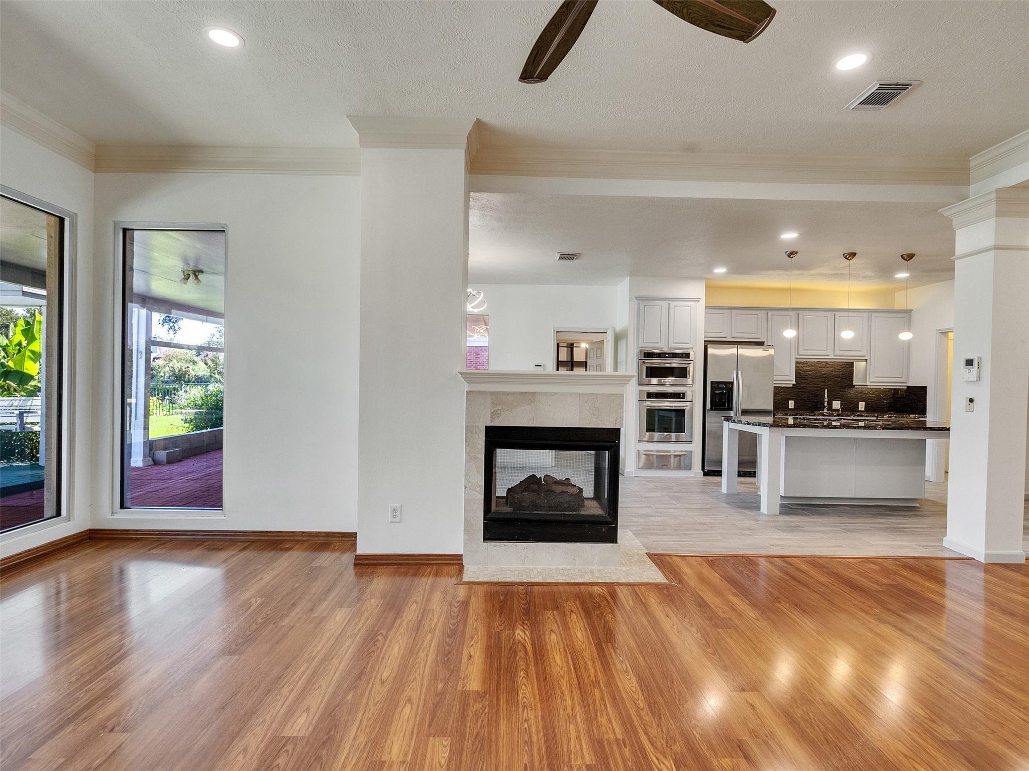 1915 Hollys Way