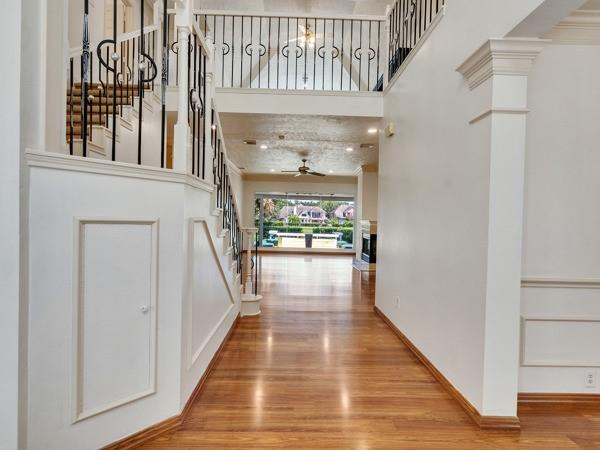 1915 Hollys Way