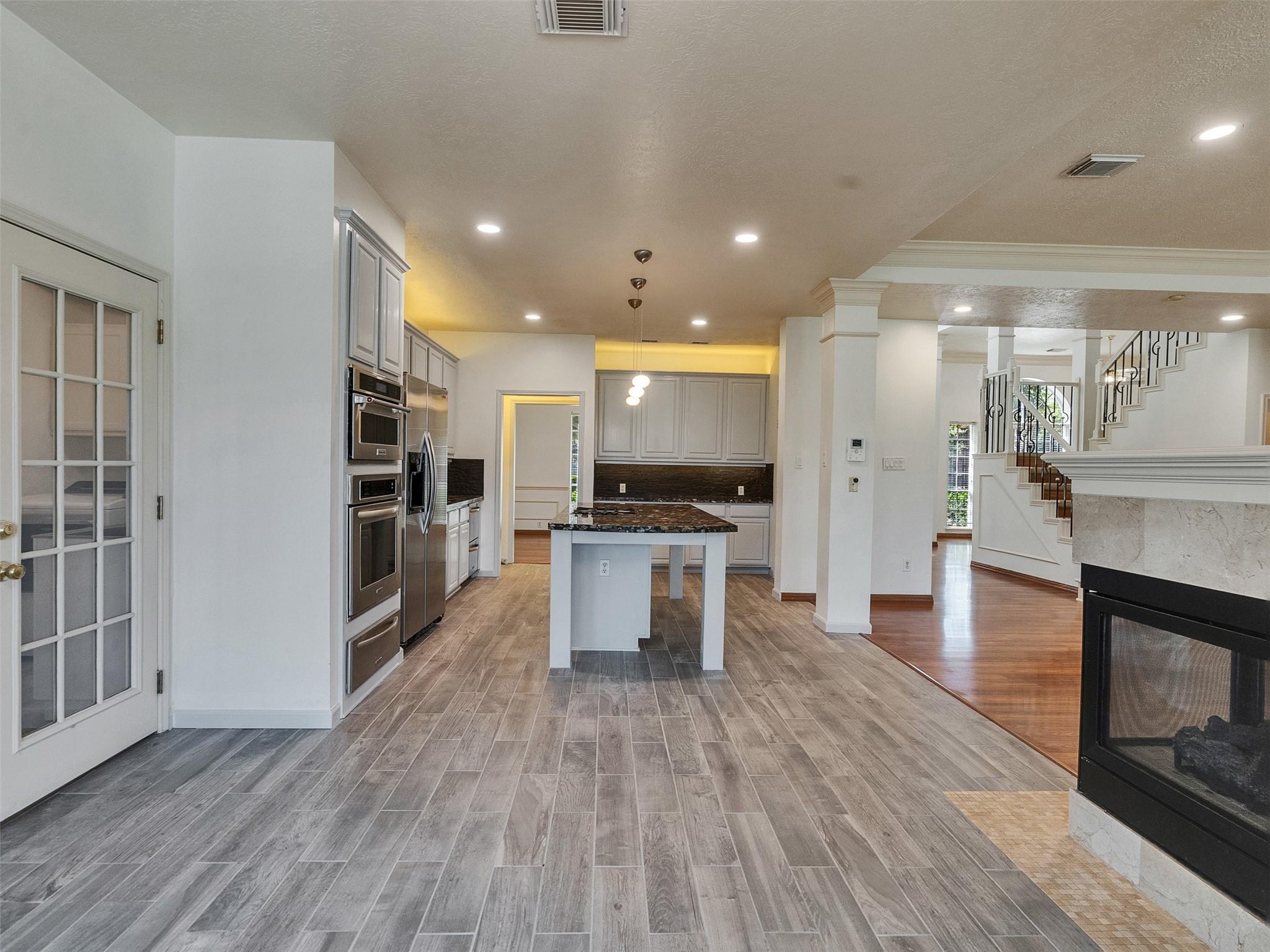 1915 Hollys Way