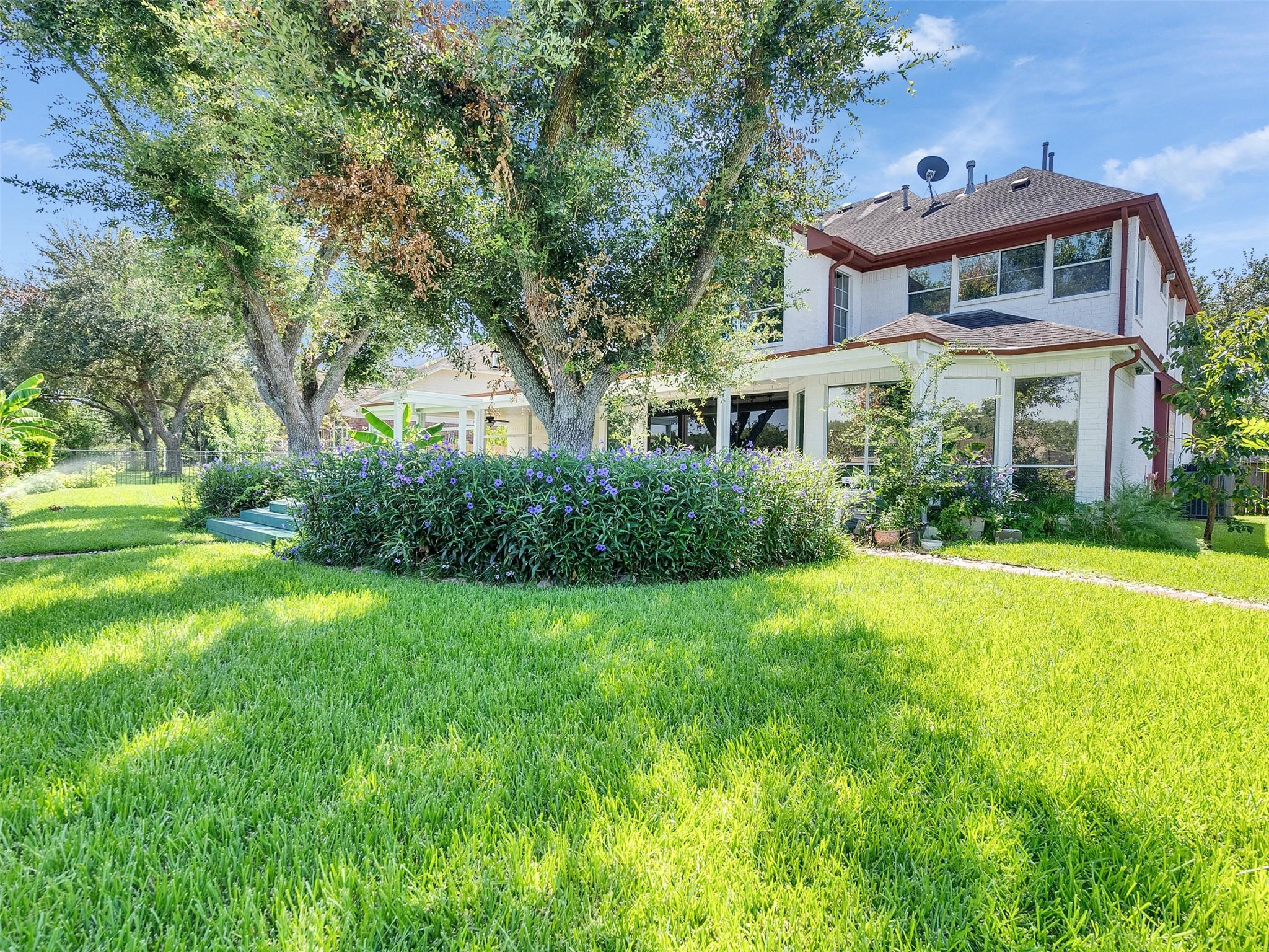 1915 Hollys Way