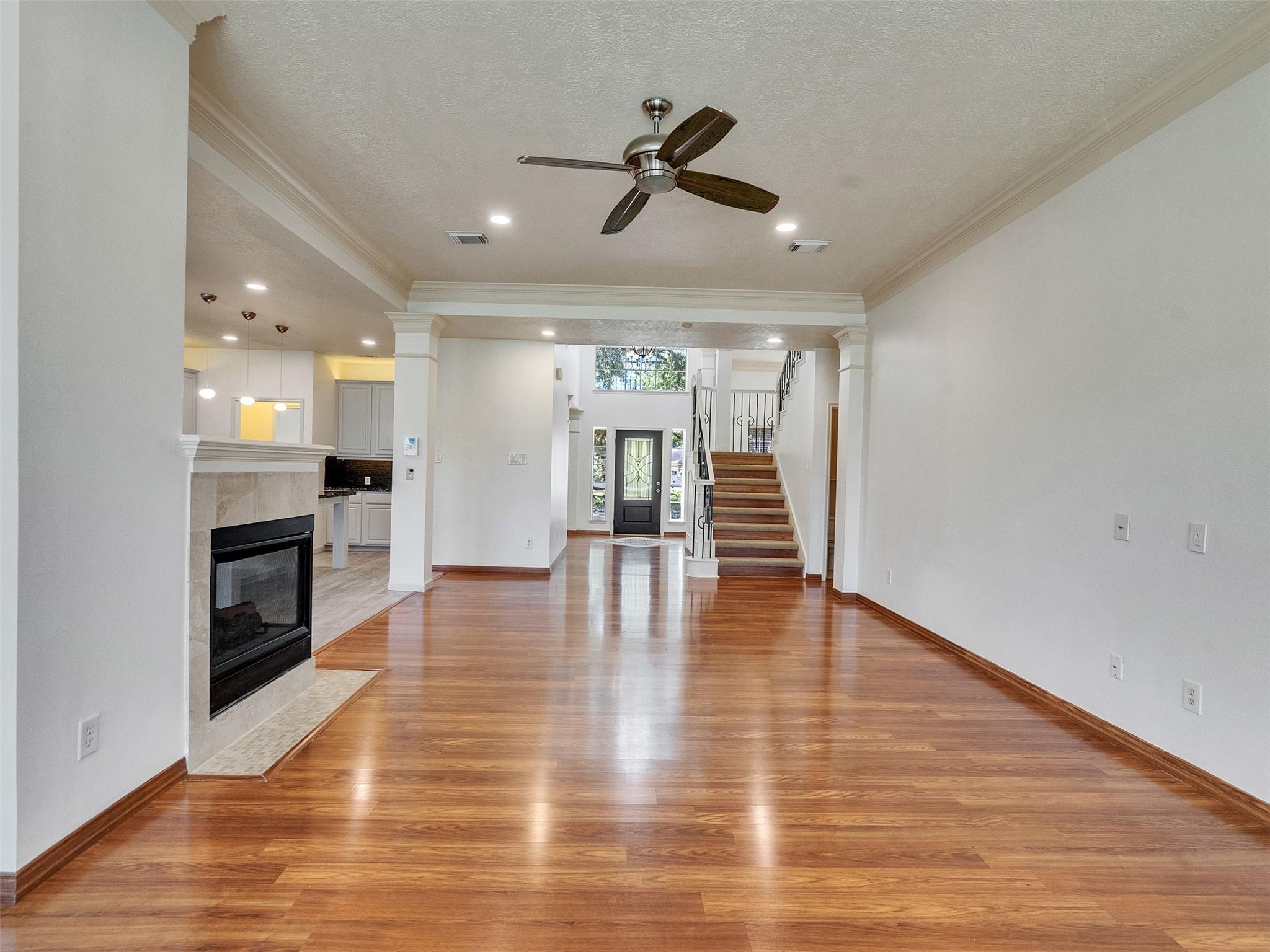 1915 Hollys Way