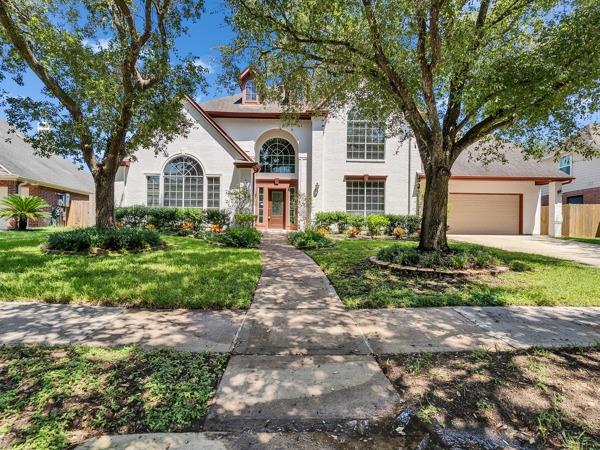 1915 Hollys Way