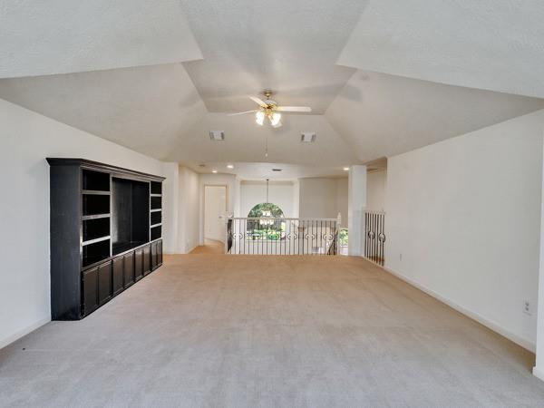 1915 Hollys Way