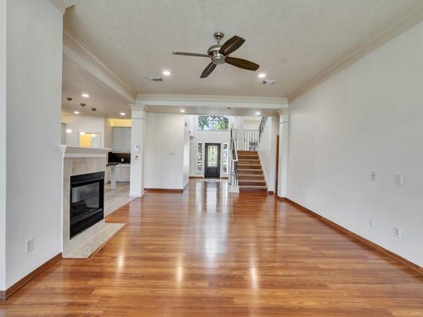 1915 Hollys Way
