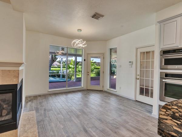 1915 Hollys Way