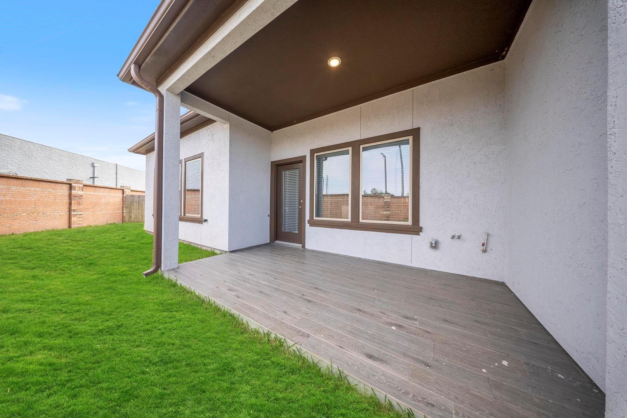 2015 Olivos Street