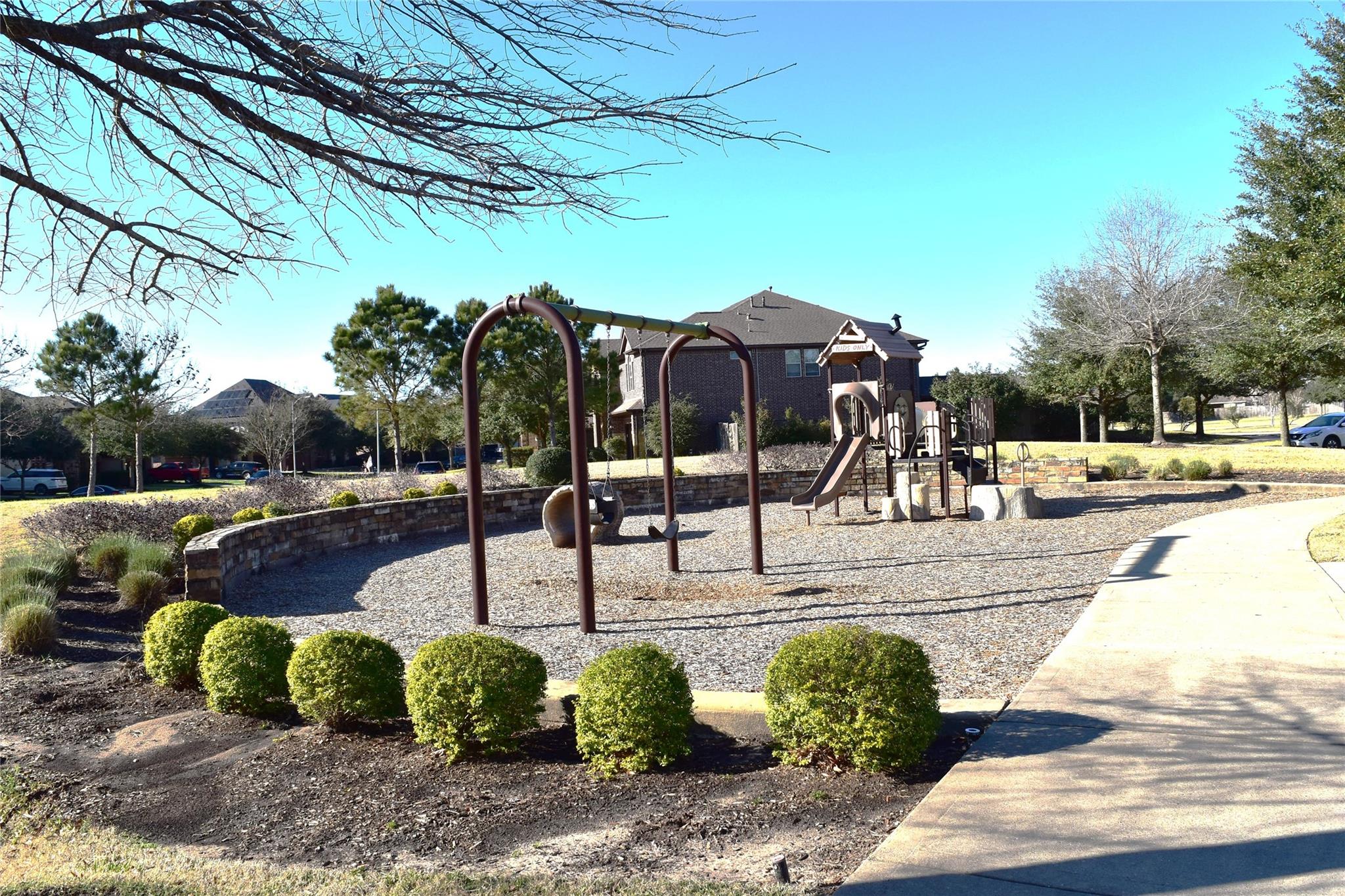 27606 Huggins Crest Court