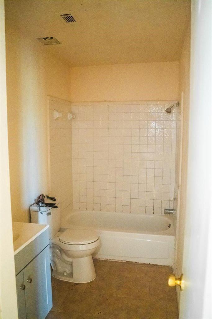 1169 Lago Vista Street