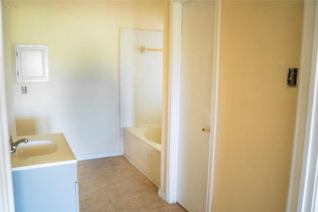 1169 Lago Vista Street