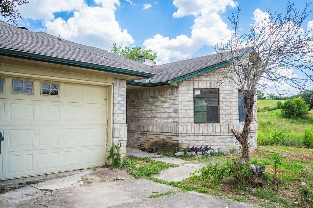 1169 Lago Vista Street