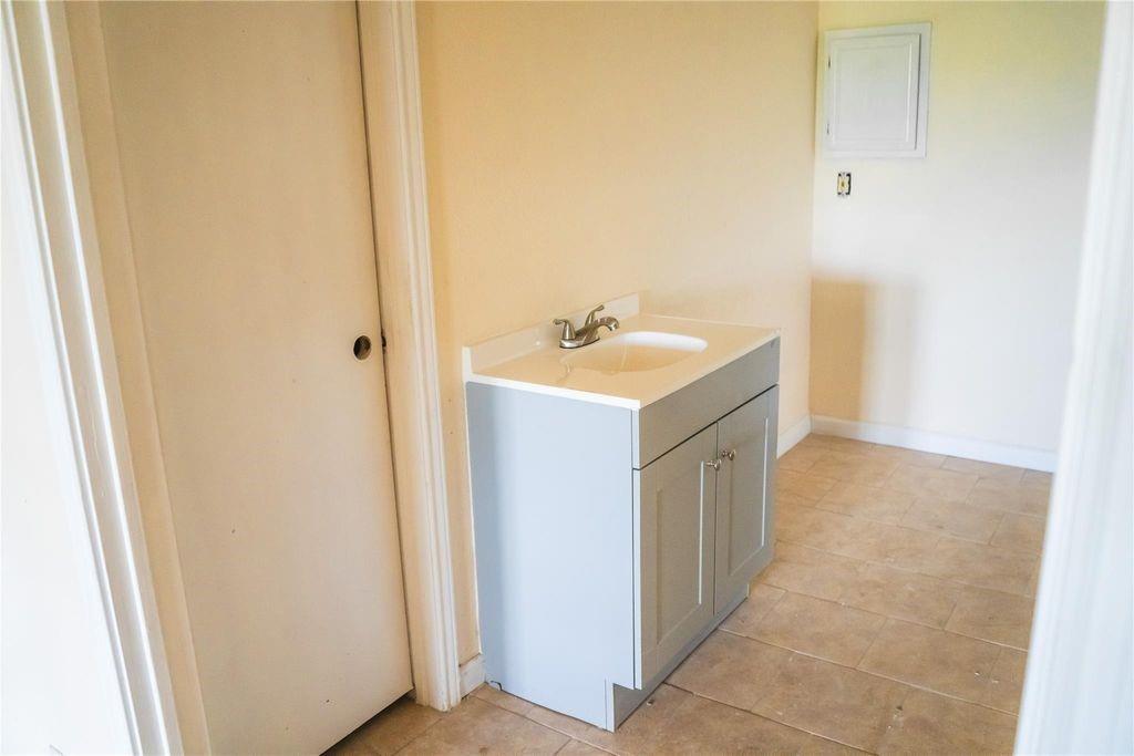 1169 Lago Vista Street