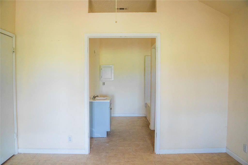 1169 Lago Vista Street