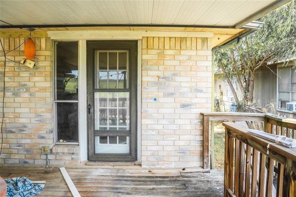 1169 Lago Vista Street