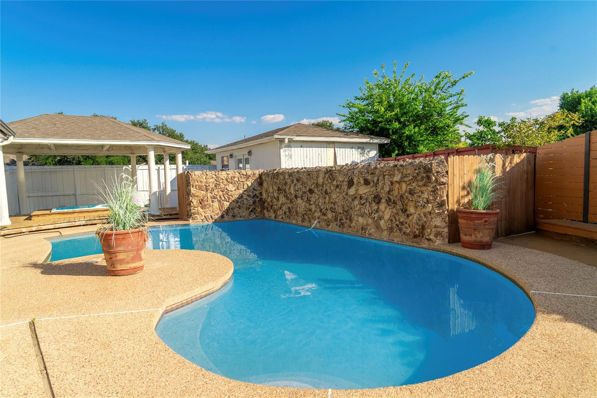 890 Rattlesnake Road
