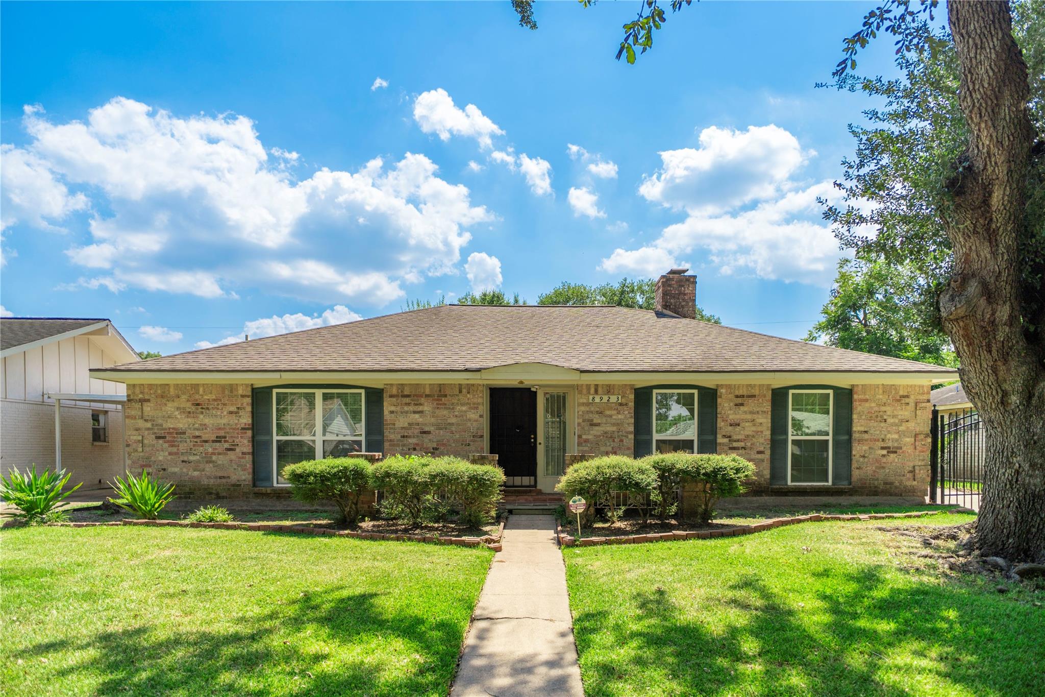 8923 Hendon Lane