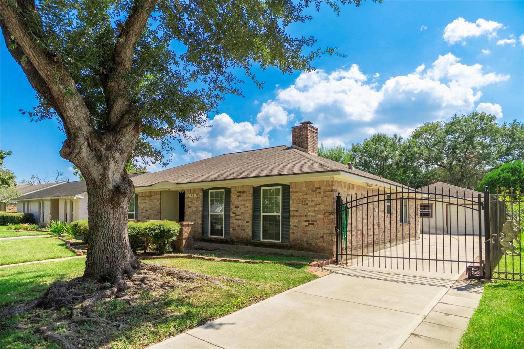 8923 Hendon Lane