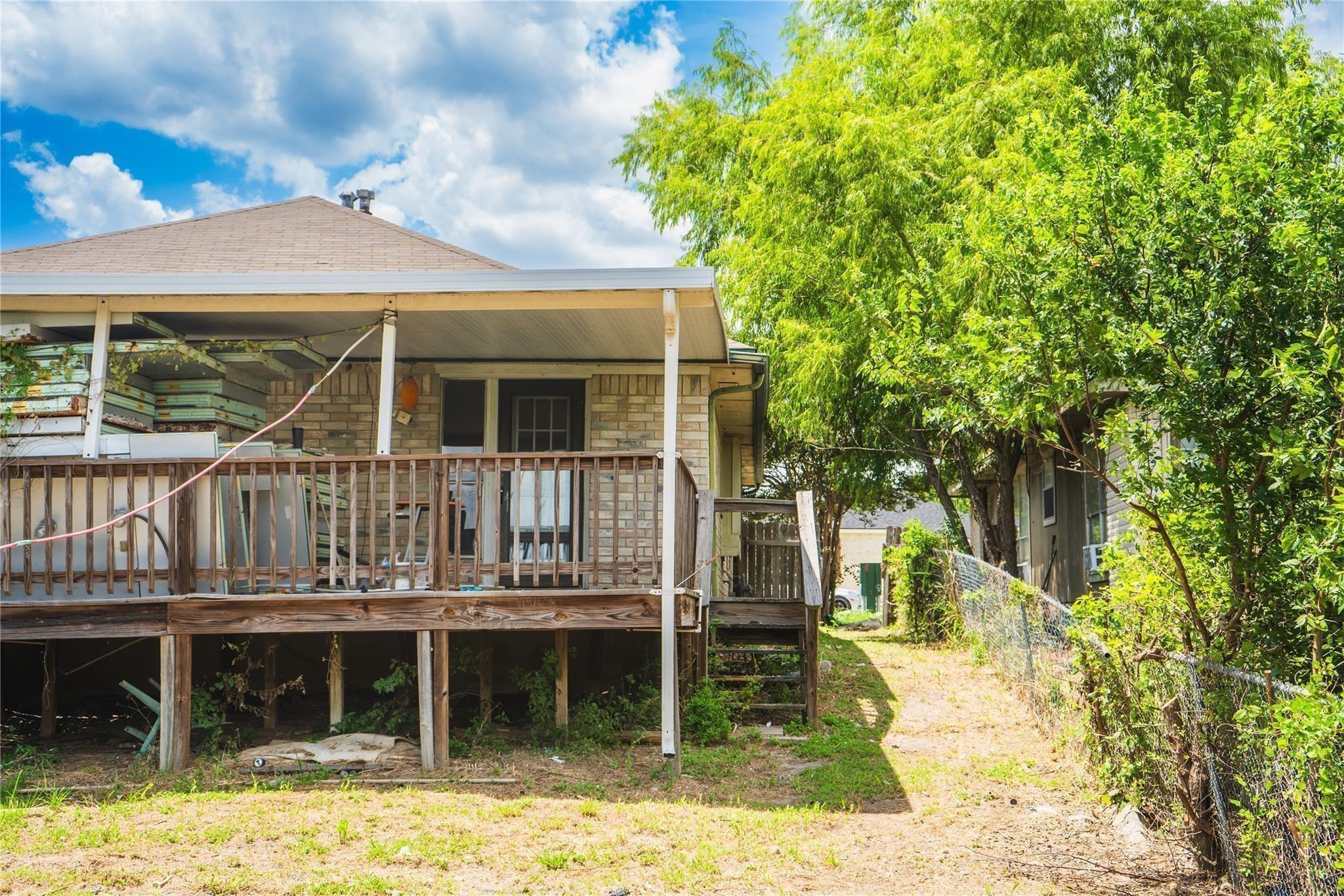 1169 Lago Vista Street