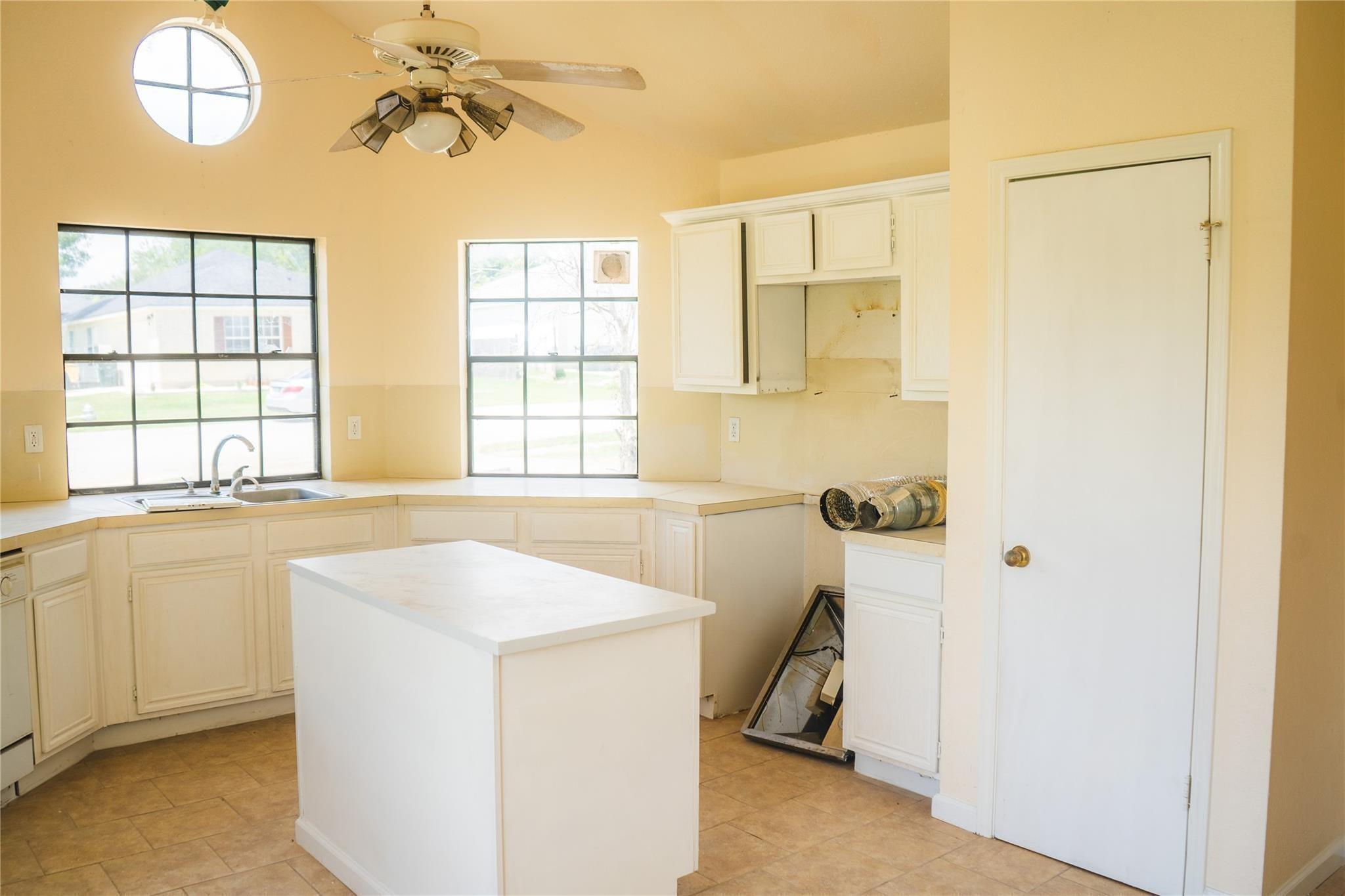 1169 Lago Vista Street