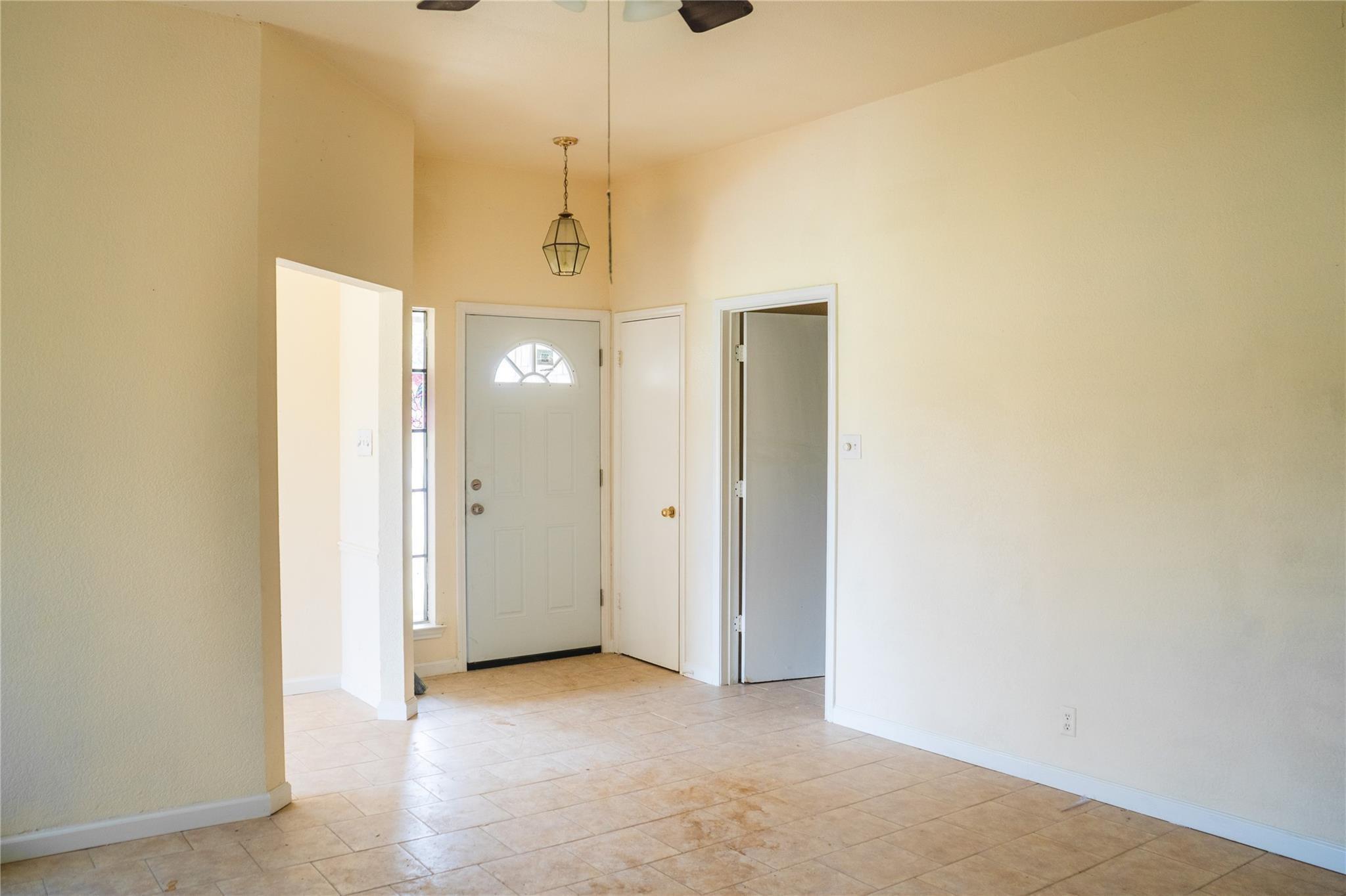 1169 Lago Vista Street