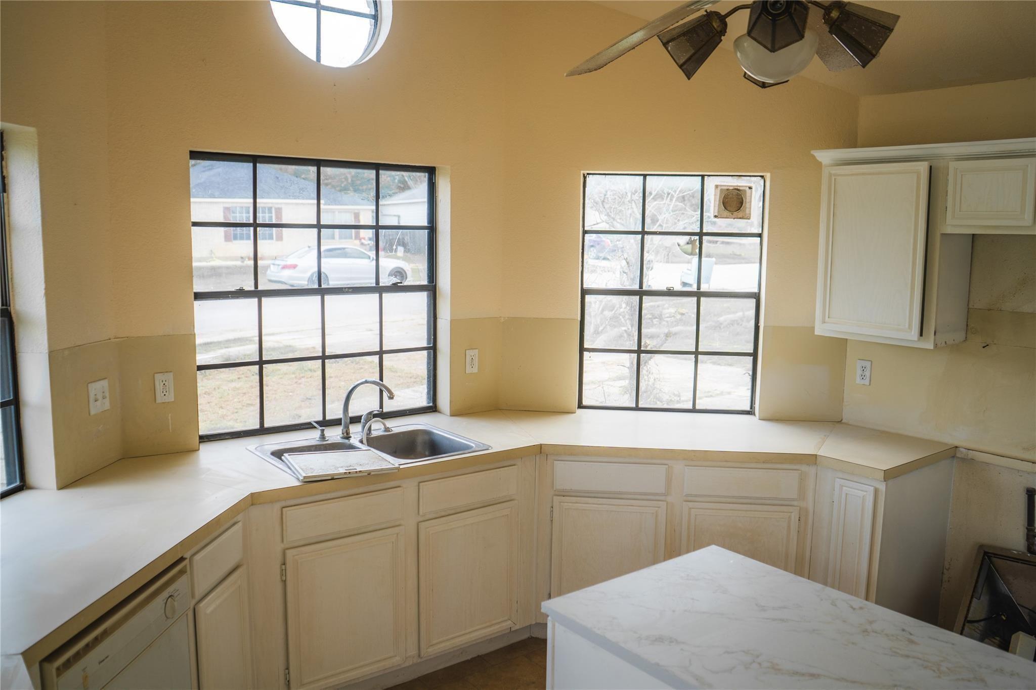 1169 Lago Vista Street