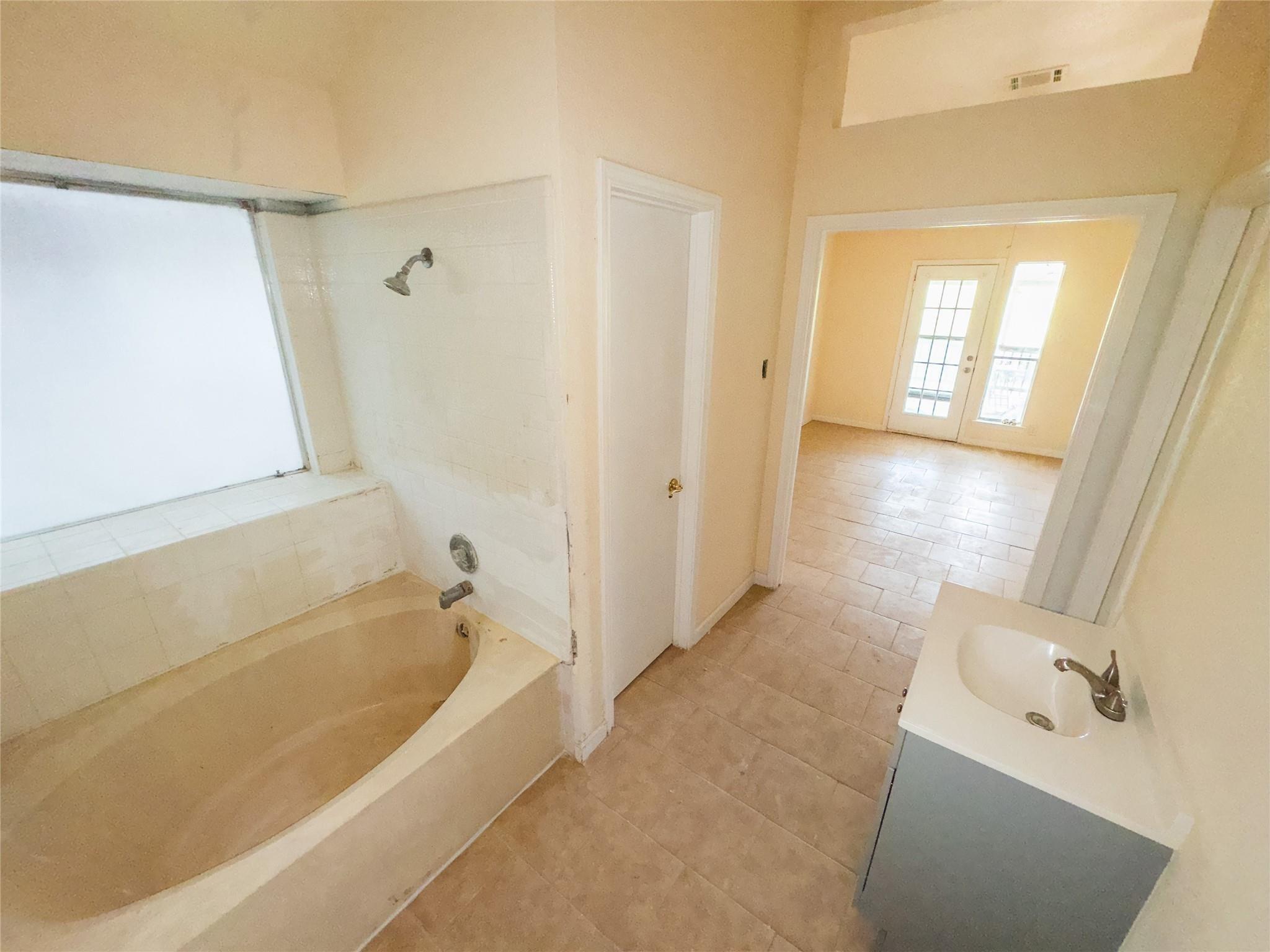 1169 Lago Vista Street