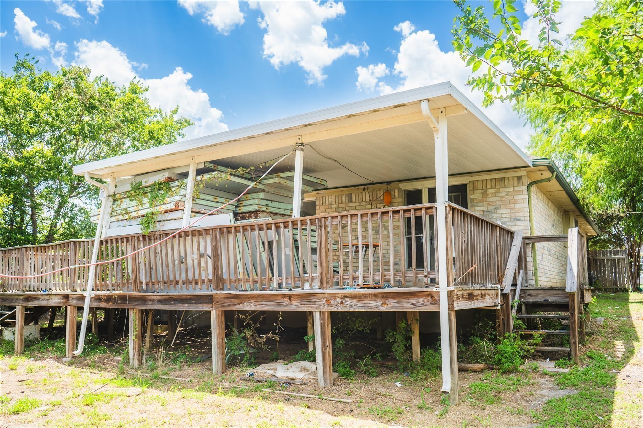 1169 Lago Vista Street