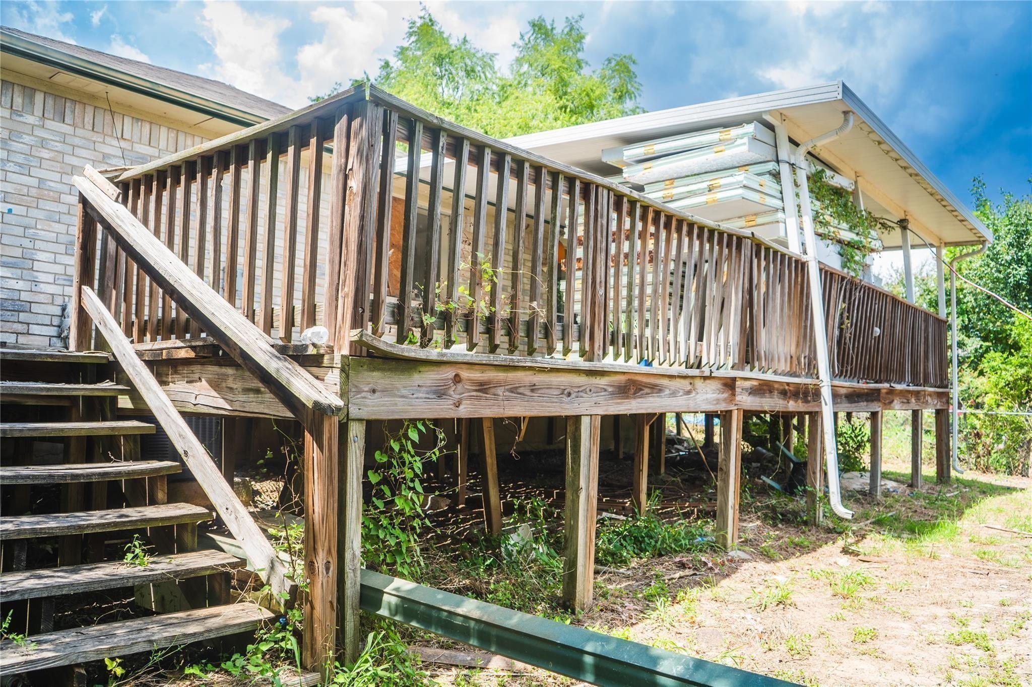 1169 Lago Vista Street