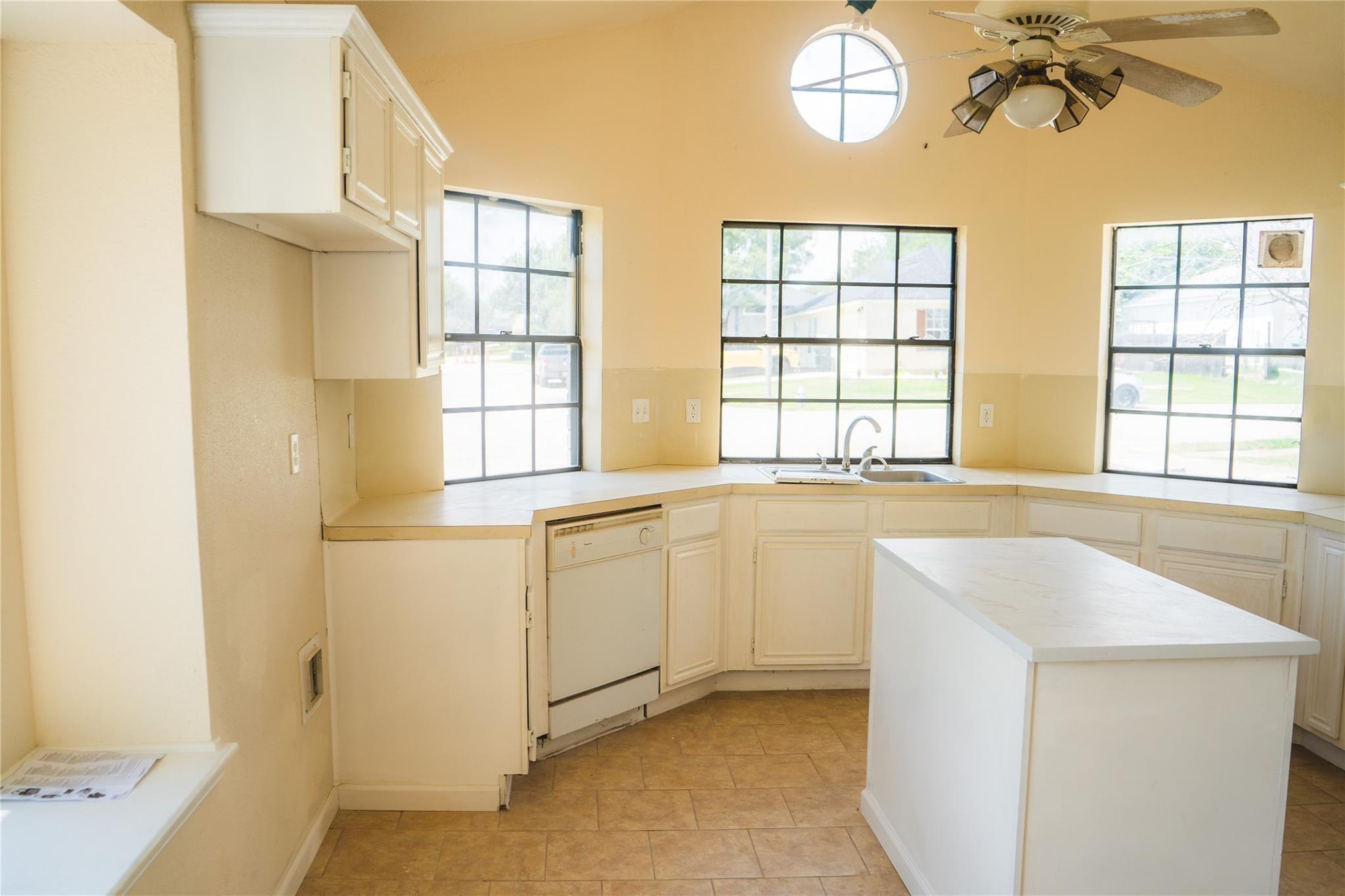 1169 Lago Vista Street