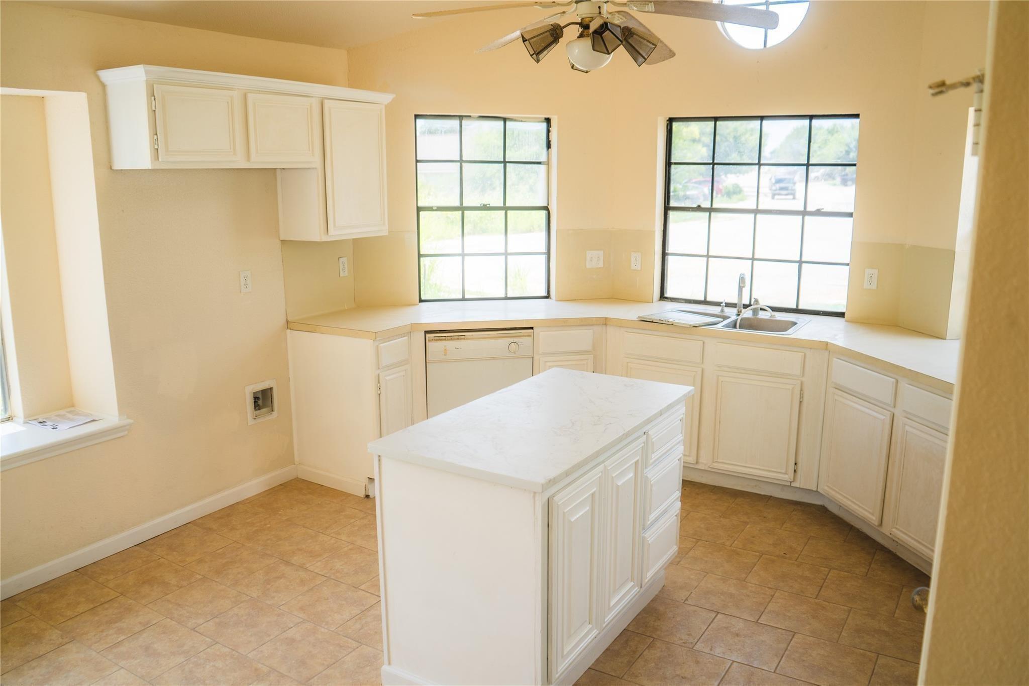 1169 Lago Vista Street