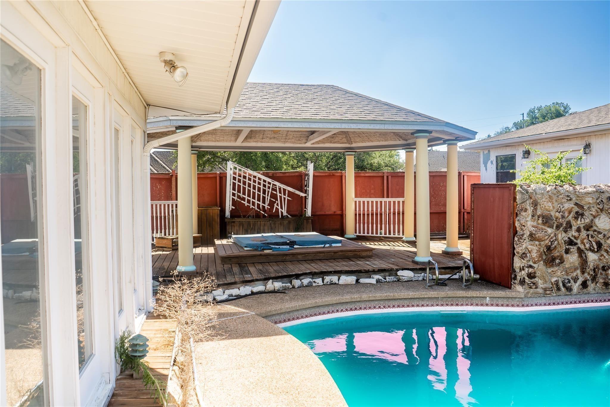 890 Rattlesnake Road