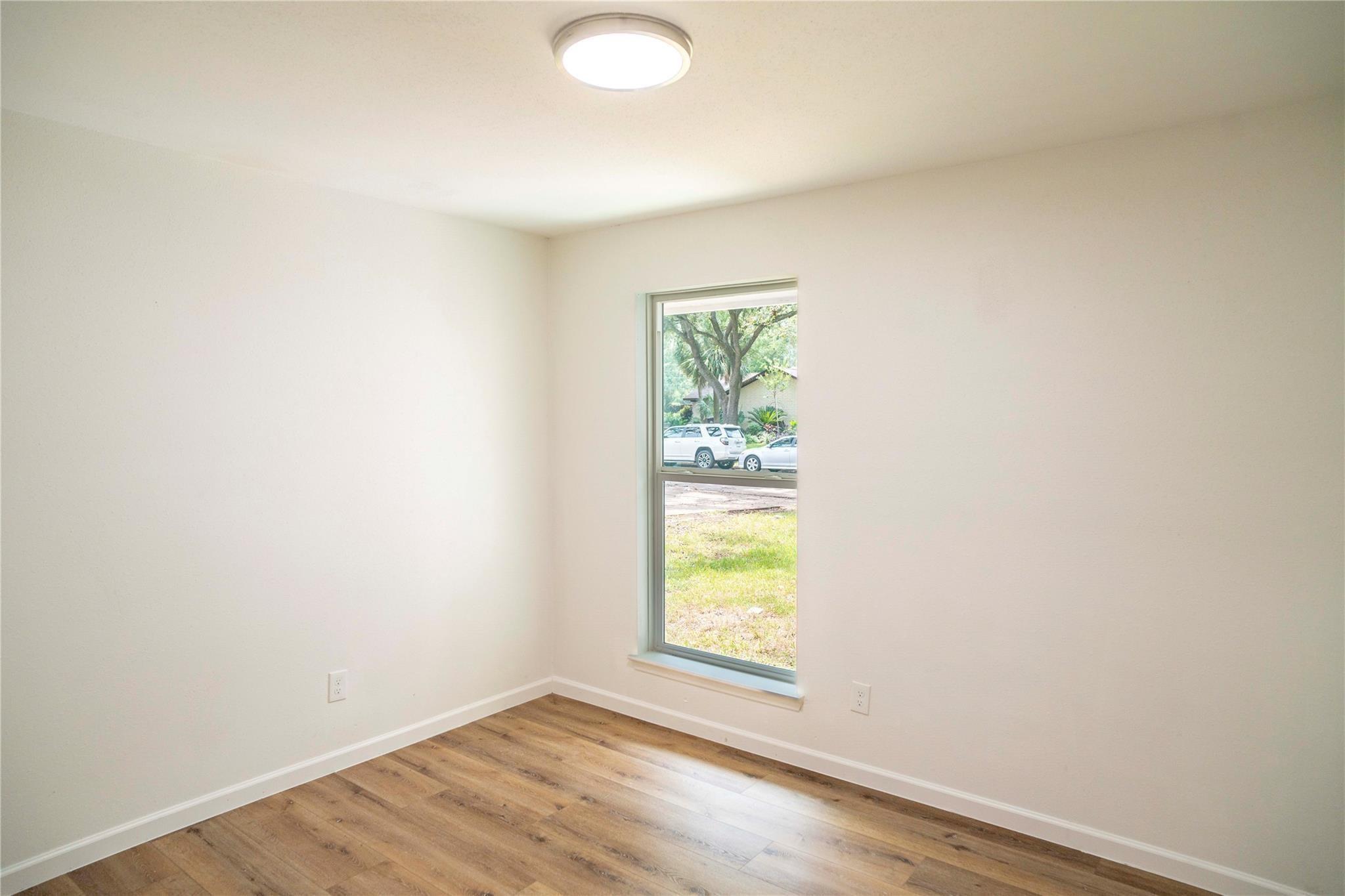 9214 Woodland Oaks Drive