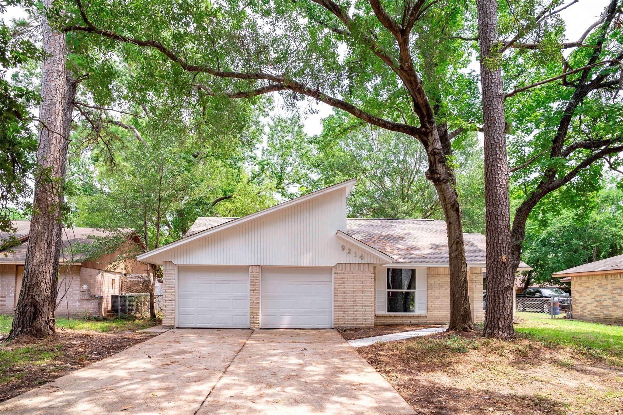 9214 Woodland Oaks Drive