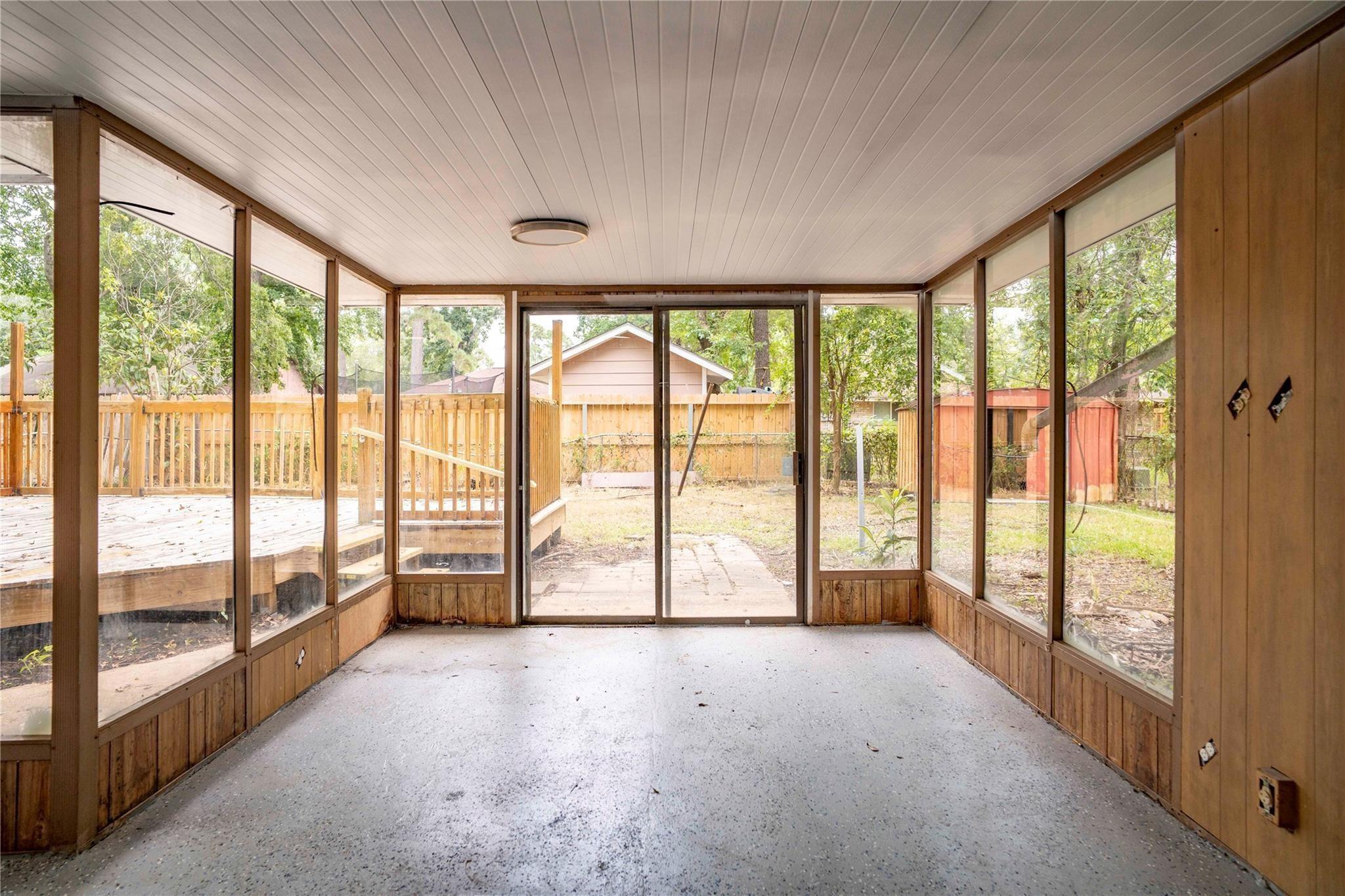 9214 Woodland Oaks Drive