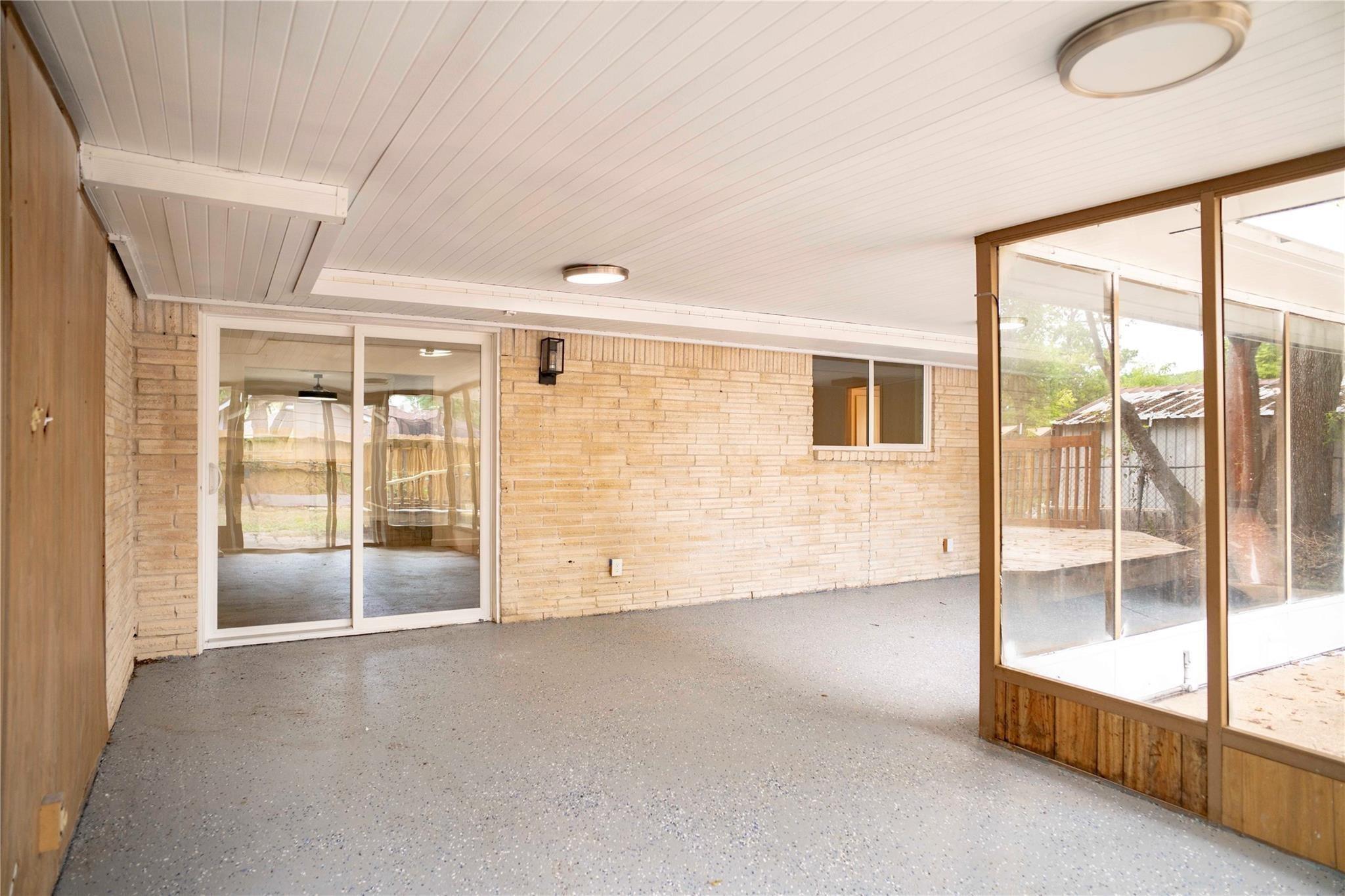 9214 Woodland Oaks Drive