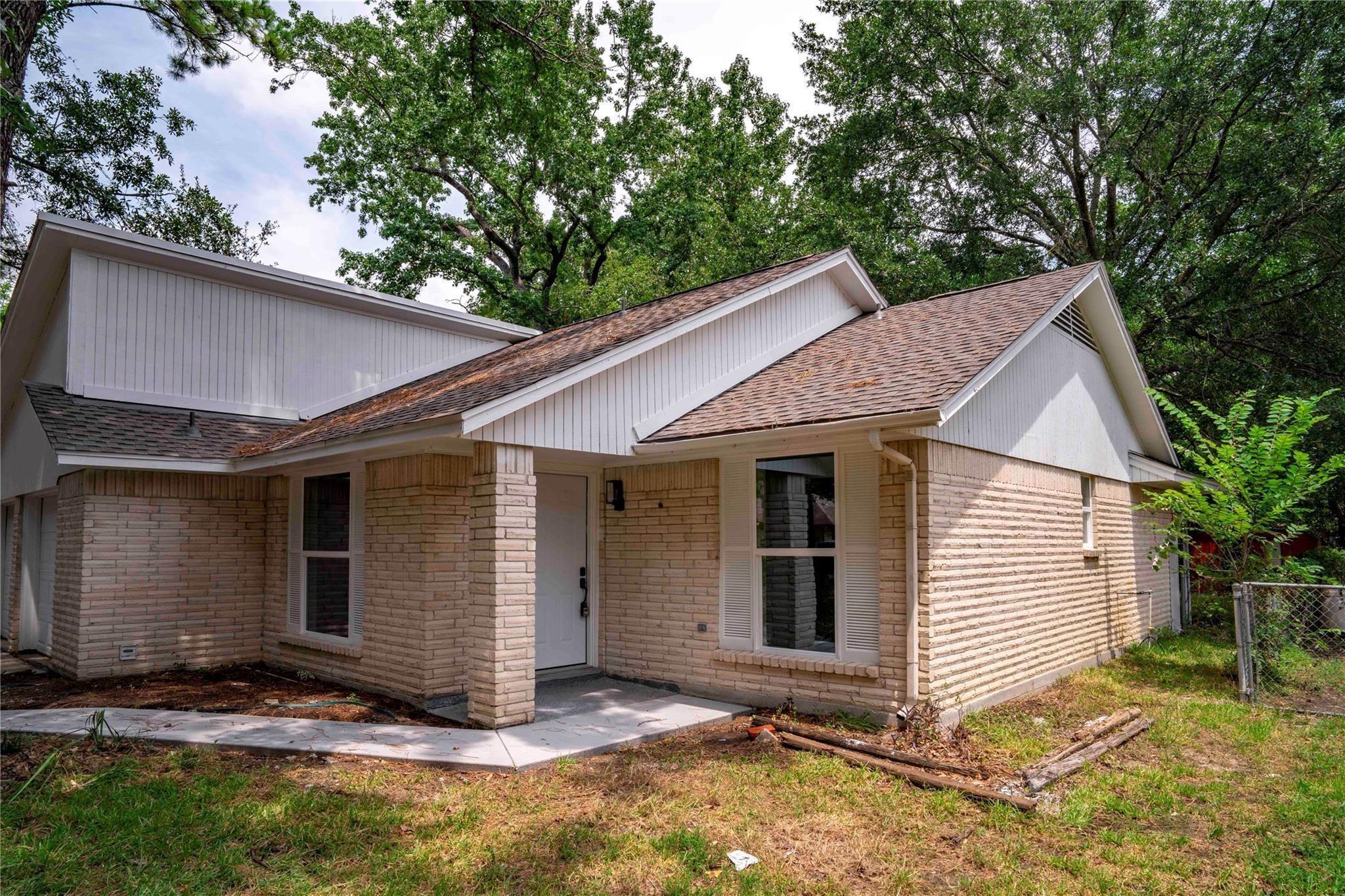 9214 Woodland Oaks Drive