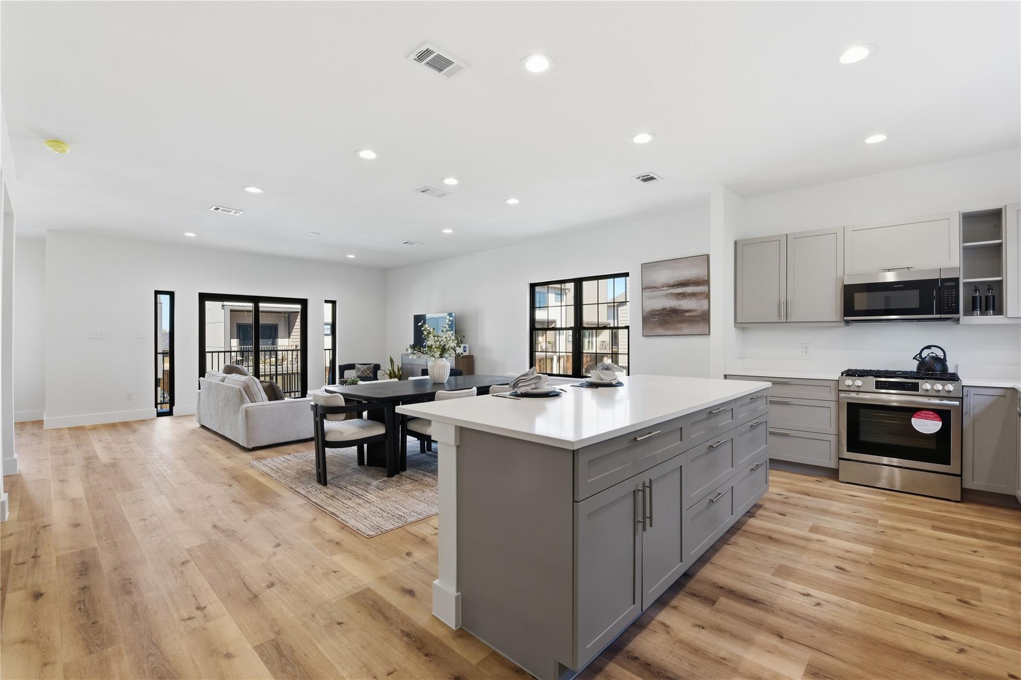 11933 N Hoa Sen Circle