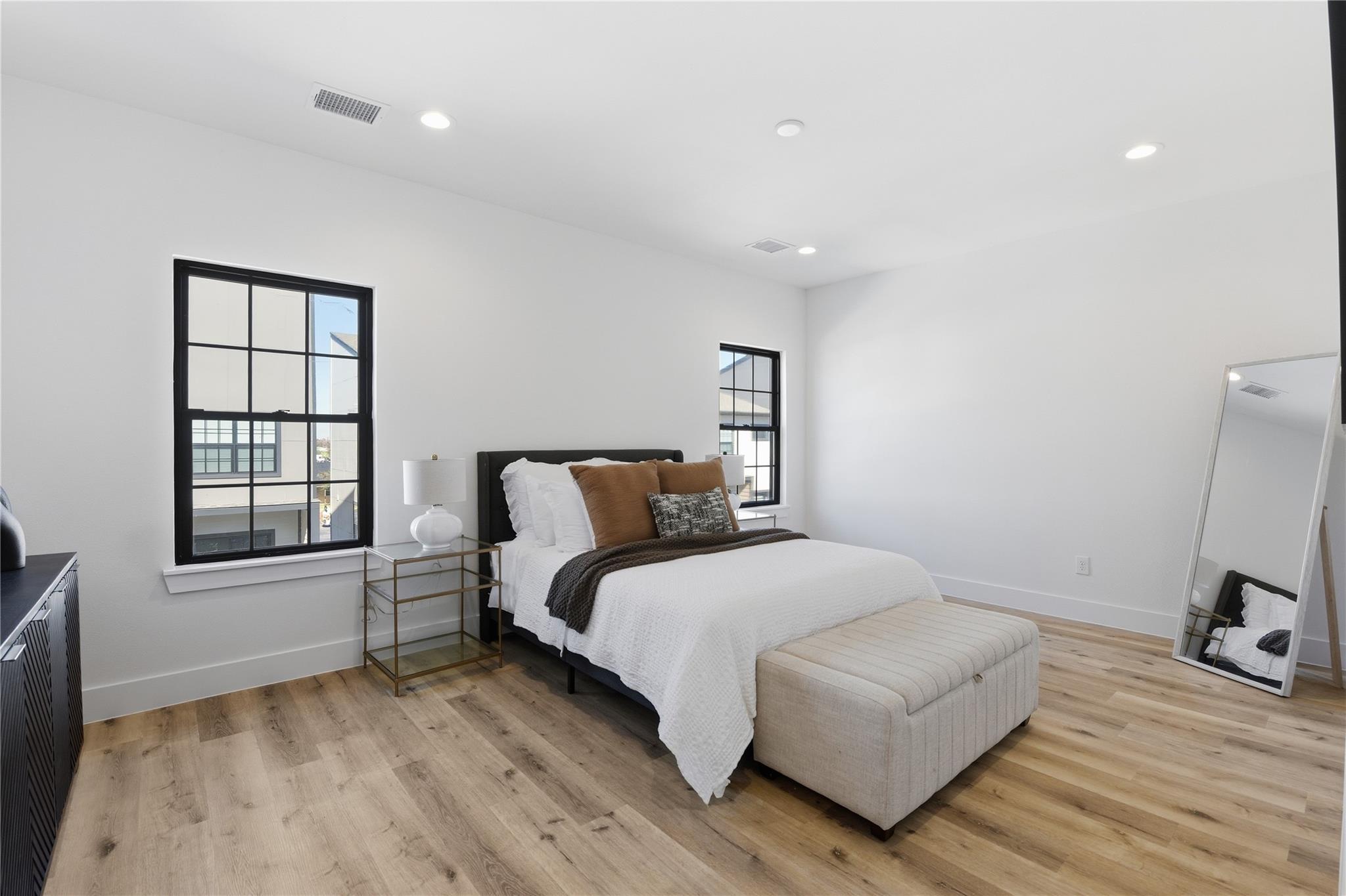 11933 N Hoa Sen Circle