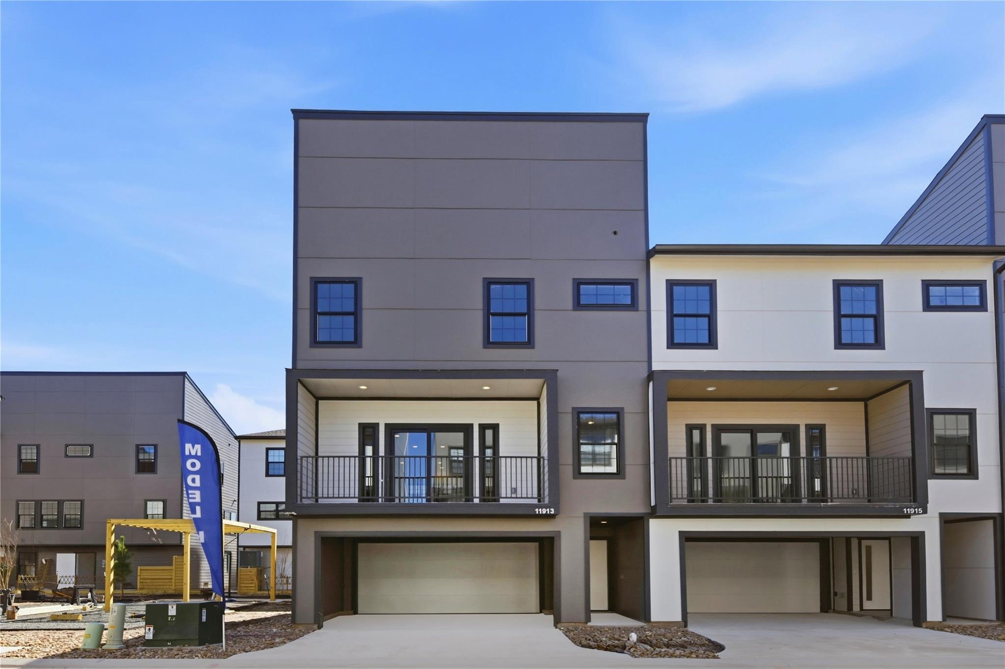 11933 N Hoa Sen Circle